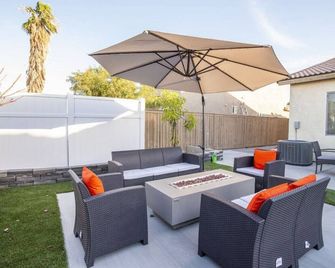 Modern Desert Retreat 2 mi Coachella Stagecoach - Coachella - Patio