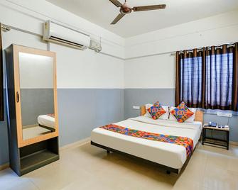 Hotel Bhakti Sankul , Nashik - Nashik - Schlafzimmer