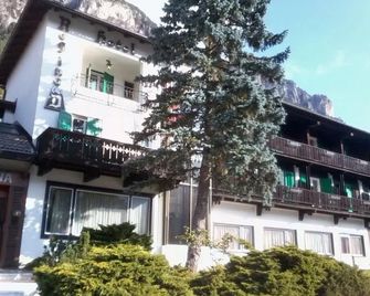 Hotel Regina Delle Dolomiti - Tesero - Gebäude