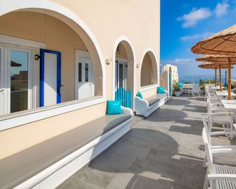 Alizea Villas & Suites - Thera - Balcony