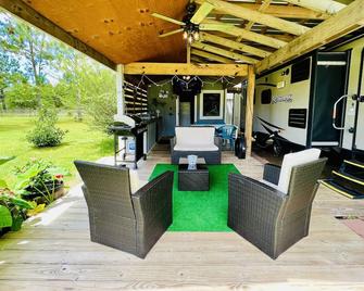 Delightfully Tacky RV w/ Outdoor Living Space - Foley - Patio