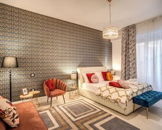 Aweshomeitaly - White Mirrors Apartment - Pisa - Bedroom