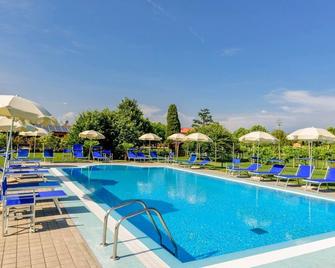 Luxury Lodge Glamping - Palazzolo dello Stella - Zwembad