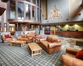 Glacier National Park Adventure! Indoor Pool, Pets Allowed, Free Parking! - Kalispell - Lounge