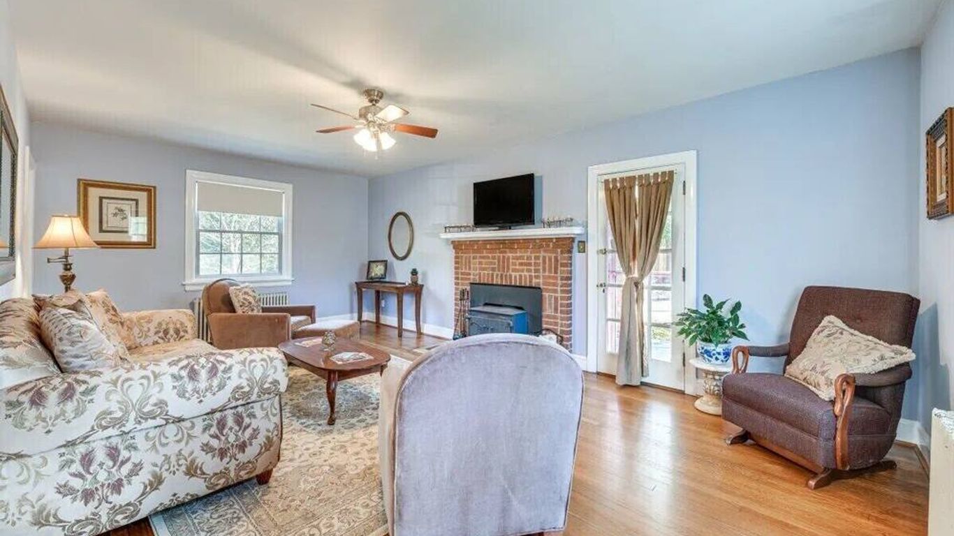 The Virginia Cliffe Inn