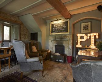 The Pear Tree Inn - Melksham - Sala de estar