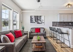 Stylish Virginia City Apartment with Deck! - Virginia City - Sala de estar