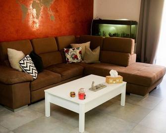 Modern and Homely Apartment in Marsaskala - Marsaskala - Living room