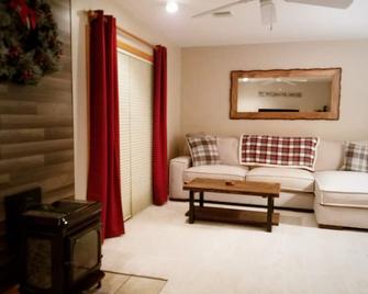 Location, Comfort & Views In The White Mountains! - Intervale - Living room