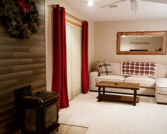 Location, Comfort & Views In The White Mountains! - Intervale - Living room