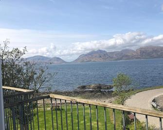 Holly Tree Hotel, Swimming Pool & Hot Tub - Appin - Balcony