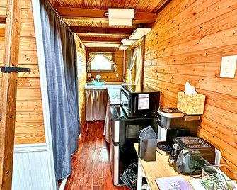 Cozy Pet-Friendly Lakefront Tiny Home with Kayaking & Scenic Views Near Eastland, Texas - Eastland