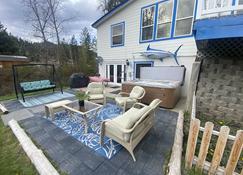 Make Memories With New Spring Rates, Grassy Area On Creek, Plus Mountain View - Leavenworth - Patio