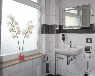 Altan Hotel - Hamburgo - Baño