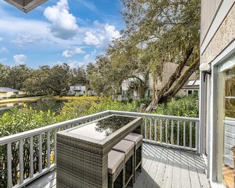 Discreet Retreat - Brunswick - Balcony