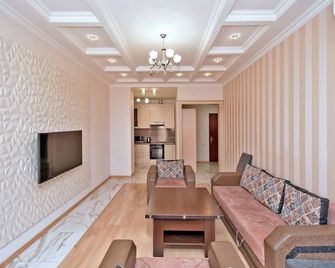 Rent Inn Yerevan On Buzand Street - Yerevan - Living room