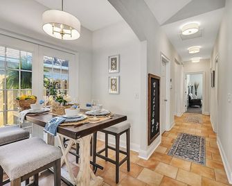 Charming Coastal Cottage on St. Simons Island - Brunswick - Dining room