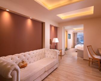 Avalon Palace Hotel - זאקינתוס (עיר) - סלון