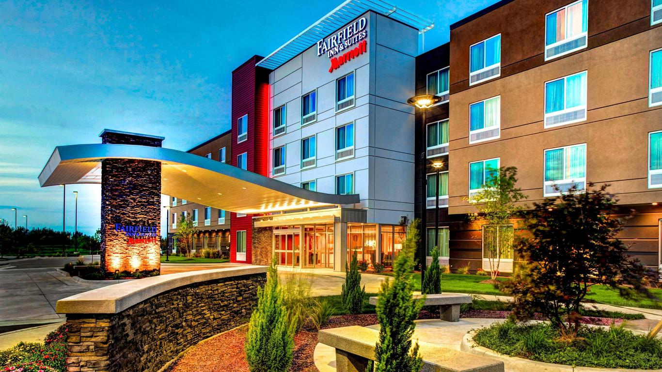 Fairfield Inn & Suites by Marriott Lansing at Eastwood