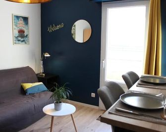 Studio Centre-Ville avec Terrasse et Parking Sécurisé Gratuit - Nantes - Living room