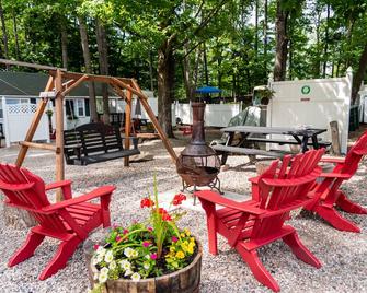 Cottage 7 - Stand Alone 1 Bedroom / 1 Bath - Wolfeboro - Patio