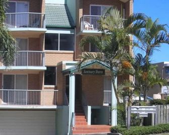 Unit 5 Sanctuary Shores, Kings Beach - Free Wifi! - Caloundra - Building