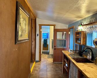 Anam Cara Vineyard. Romantic Vineyard Cottage with sweeping views - Elgin - Cocina