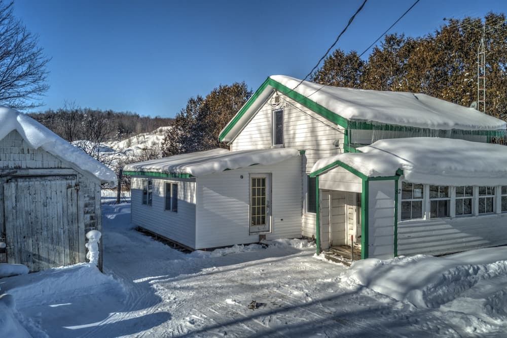 Cool & cosy retreat with private lake, paddleboard / kayaks, trails and firepit - Waterloo - Building