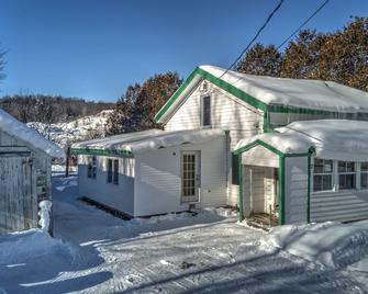 Cool and cosy shack with private lake - Waterloo - Edificio