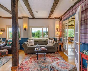 Brass Lantern Inn - Stowe - Wohnzimmer