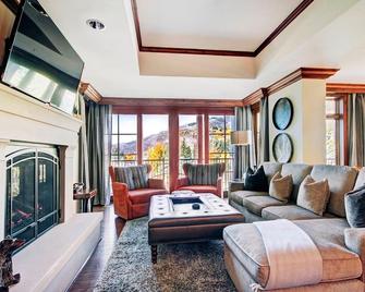 Ritz Carlton Luxury Resort Ski in Ski out - Vail - Living room