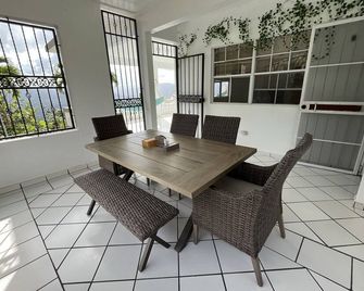 Tropical Oasis on top of the clouds! Close to many memorable adventures! - Utuado - Comedor