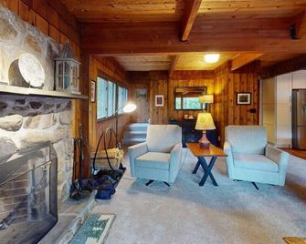 Treehouse Home Brought to you by GetAway Vacations - Ludlow - Soggiorno