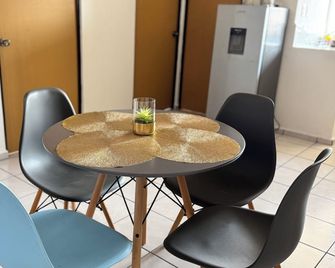 Cozy apartment in Villahermosa, 15 minutes from downtown - Villahermosa - Dining room