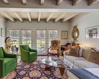 Charming Dorset Cottage Nestled in the Treetops - Dorset - Living room