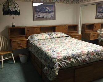 private entrance 1 bedroom/bath by airport & shopping Fairbanks with WiFi - Fairbanks - Habitación
