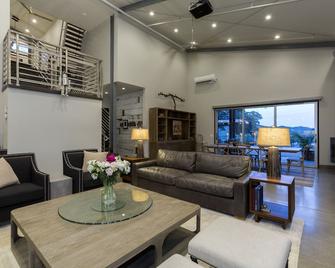 Bed & Barrel at Stonehouse Cellars - Clearlake Oaks - Sala de estar