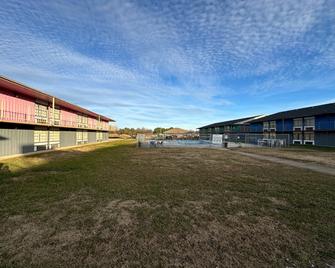 River Valley Inn and Suites By Belvilla - Fort Smith - Edifici