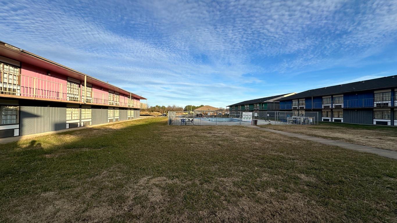 River Valley Inn and Suites By Belvilla