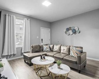 Modern Home Near Acrisure & Pnc Park - Private Parking - Pittsburgh - Wohnzimmer