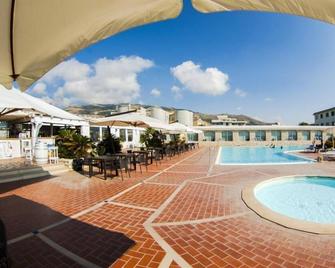 拜亞穆里尼酒店 - 艾里斯 - 特拉帕尼 - 游泳池