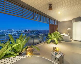 أيسانا هوتل كورات - ناخون راتشاسيما - شرفة