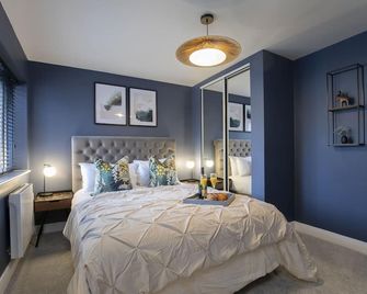 Elliot Oliver - Exquisite Two Bedroom Apartment With Garden, Parking & Ev Charger - Cheltenham - Sypialnia