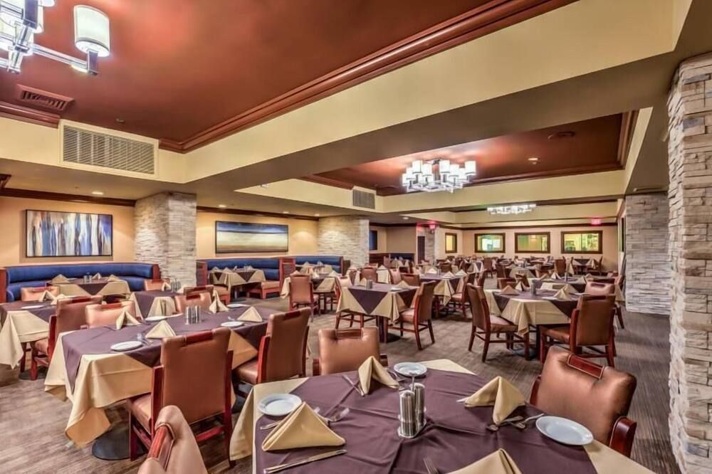 2 x Sedona Pool View Queen Non Smoking Room at Edgewater Casino Resort - Laughlin - Restaurant