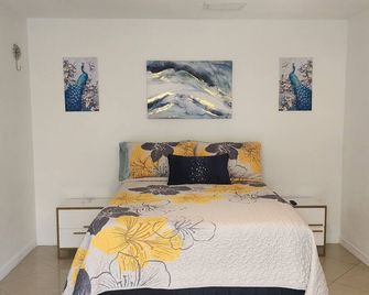 Diamond Room 1 - Tampa - Bedroom