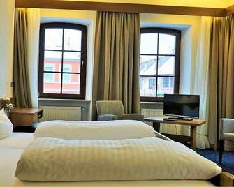 Hotel Restaurant Zum Goldenen Ochsen - Maikammer - Schlafzimmer