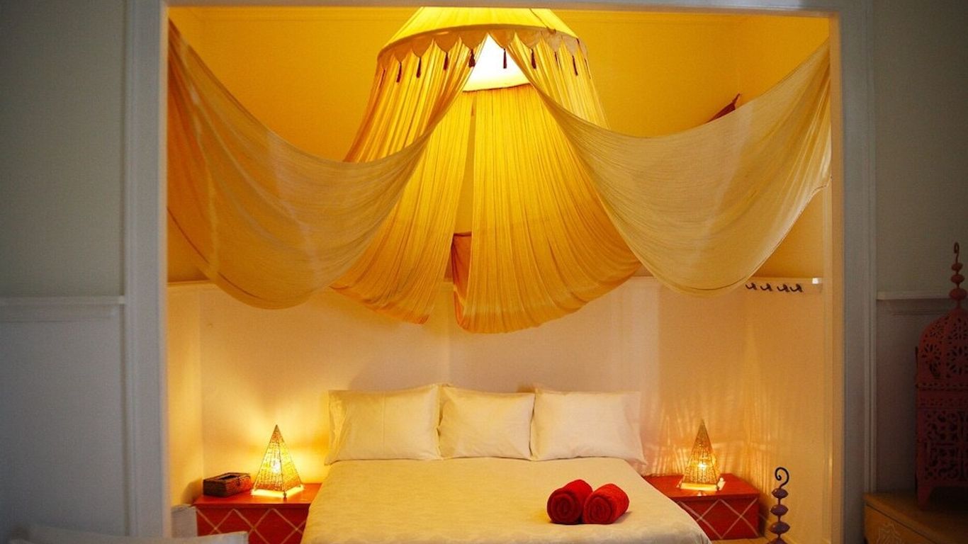 Aloha Beach House Hostel