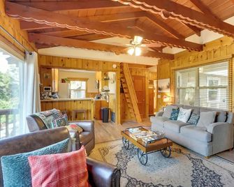 Crestline Cabin Close to Lake Arrowhead - Crestline - Sala de estar