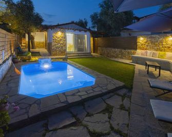 Salonikiou Beach Apartments & Villas - Salonikiou