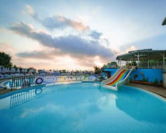 Hotel Perla Beach Luxury - Primorsko - Pool
